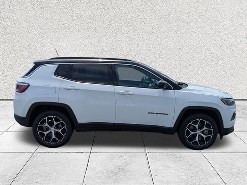 Used 2024 Jeep Compass Limited AWD/4WD image 2
