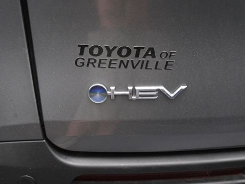 Used 2026 Toyota Sienna XLE FWD image 38