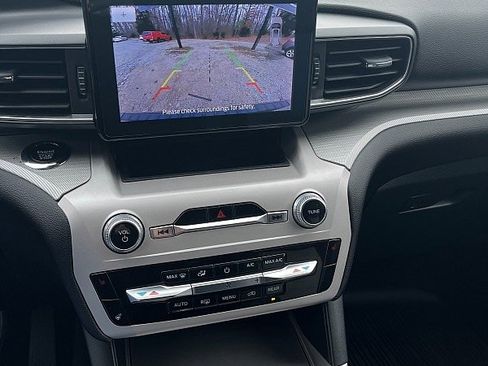 Used 2023 Ford Explorer XLT w/ Equipment Group 202A image 9