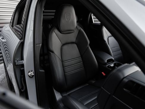 Certified 2026 Porsche Cayenne Coupe AWD/4WD image 38