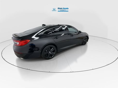 Used 2018 Honda Accord Sport image 2