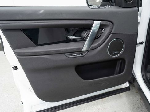 Used 2022 Land Rover Discovery Sport SE image 14