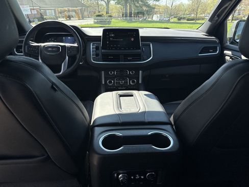 Used 2022 GMC Yukon SLT w/ SLT Premium Package image 21