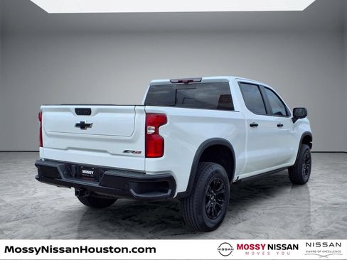 Used 2023 Chevrolet Silverado 1500 ZR2 w/ Technology Package AWD/4WD image 7