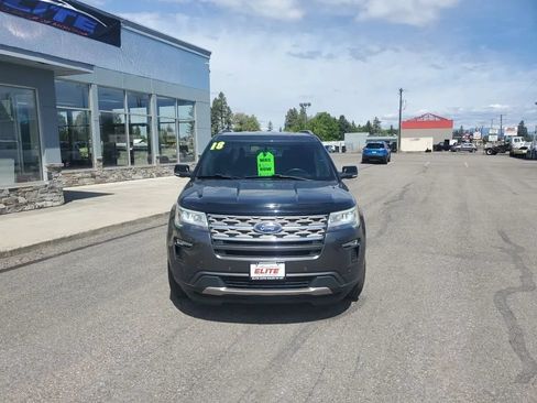 Used 2018 Ford Explorer XLT AWD/4WD image 3