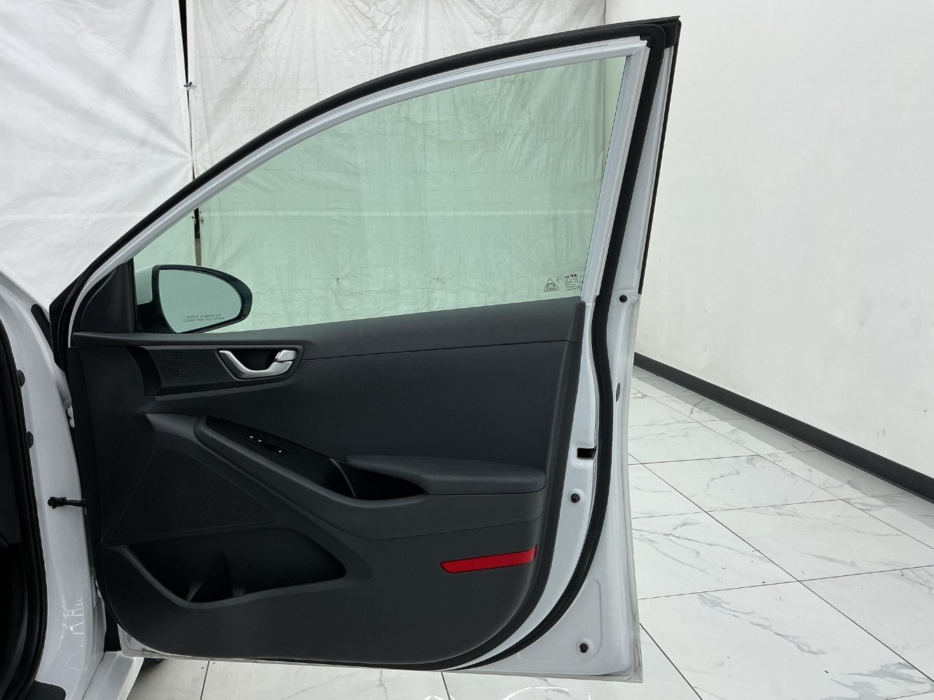 Used 2018 Hyundai Ioniq Blue FWD image 19