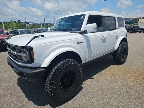 Used 2025 Ford Bronco Outer Banks AWD/4WD image 3