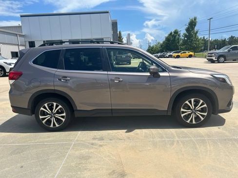 Used 2023 Subaru Forester Limited AWD/4WD image 3