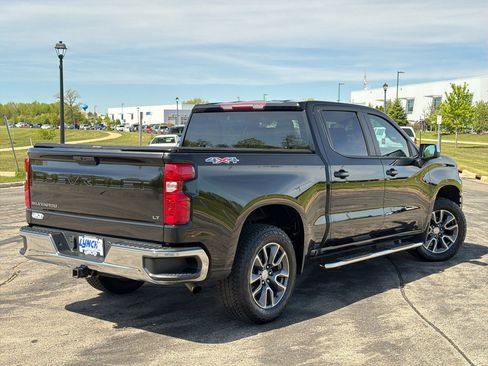 Used 2022 Chevrolet Silverado 1500 LT AWD/4WD image 4