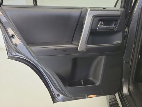 Used 2017 Toyota 4Runner SR5 Premium RWD image 13