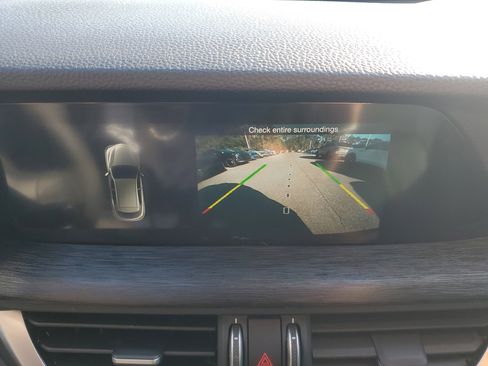 Used 2019 Alfa Romeo Stelvio AWD image 34