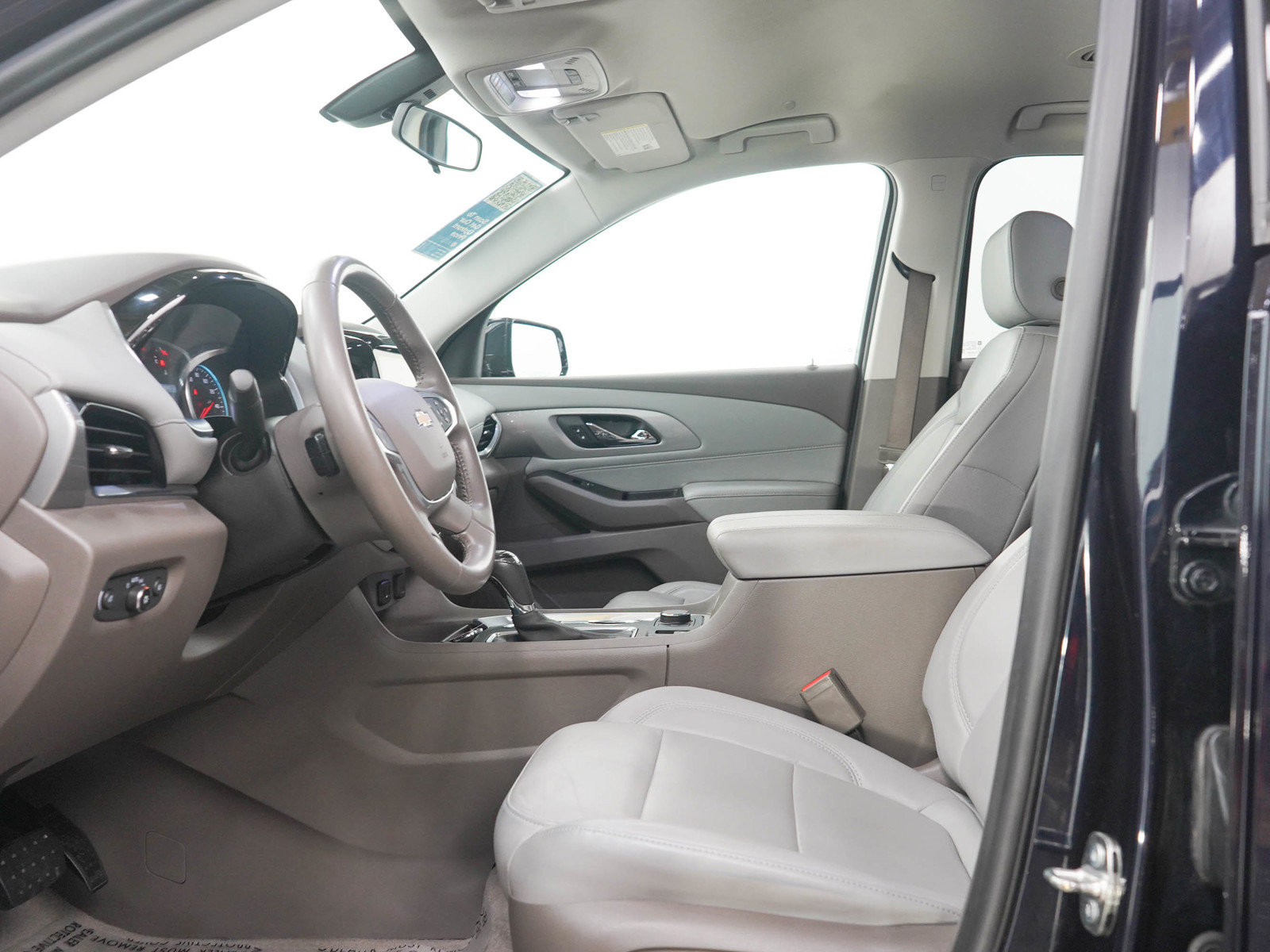 Used 2020 Chevrolet Traverse LT w/ LPO, Floor Liner Package AWD/4WD image 23