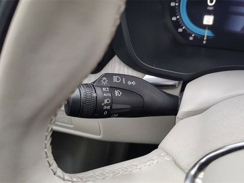 Certified 2023 Volvo XC60 B5 Plus w/ Climate Package image 17