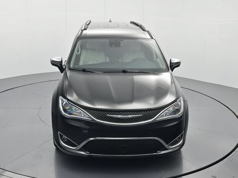 Used 2017 Chrysler Pacifica Limited w/ UConnect Theater Package FWD image 30