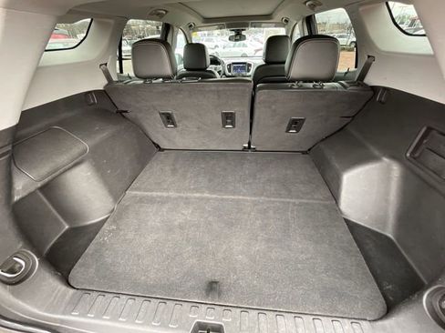 Used 2023 GMC Terrain SLT w/ Infotainment Package II image 33