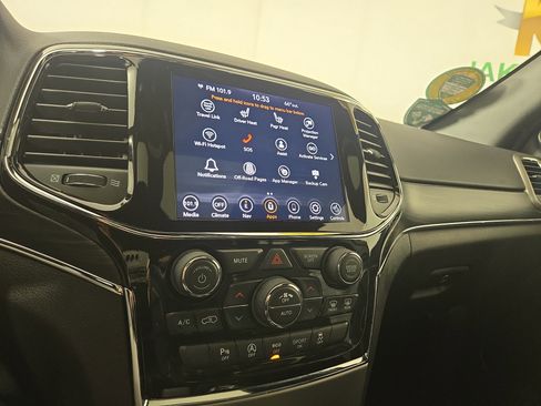 Used 2021 Jeep Grand Cherokee Limited image 23