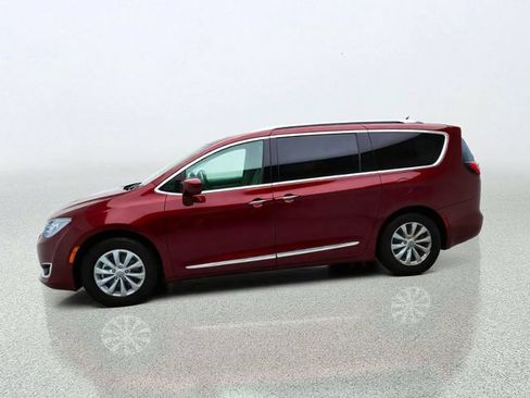 Used 2018 Chrysler Pacifica Touring-L Plus FWD image 6