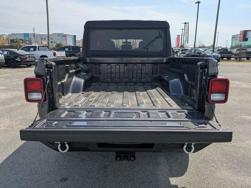 Used 2023 Jeep Gladiator Willys image 28