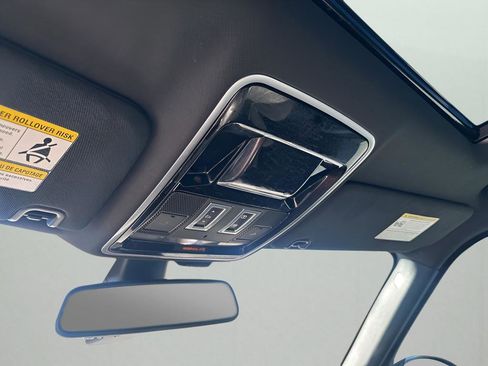 Used 2016 Land Rover Range Rover HSE image 37