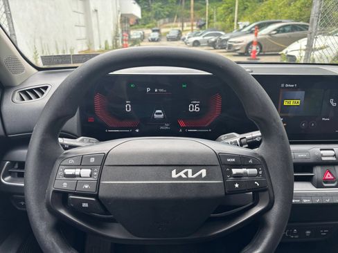 Used 2025 Kia K4 FWD image 28