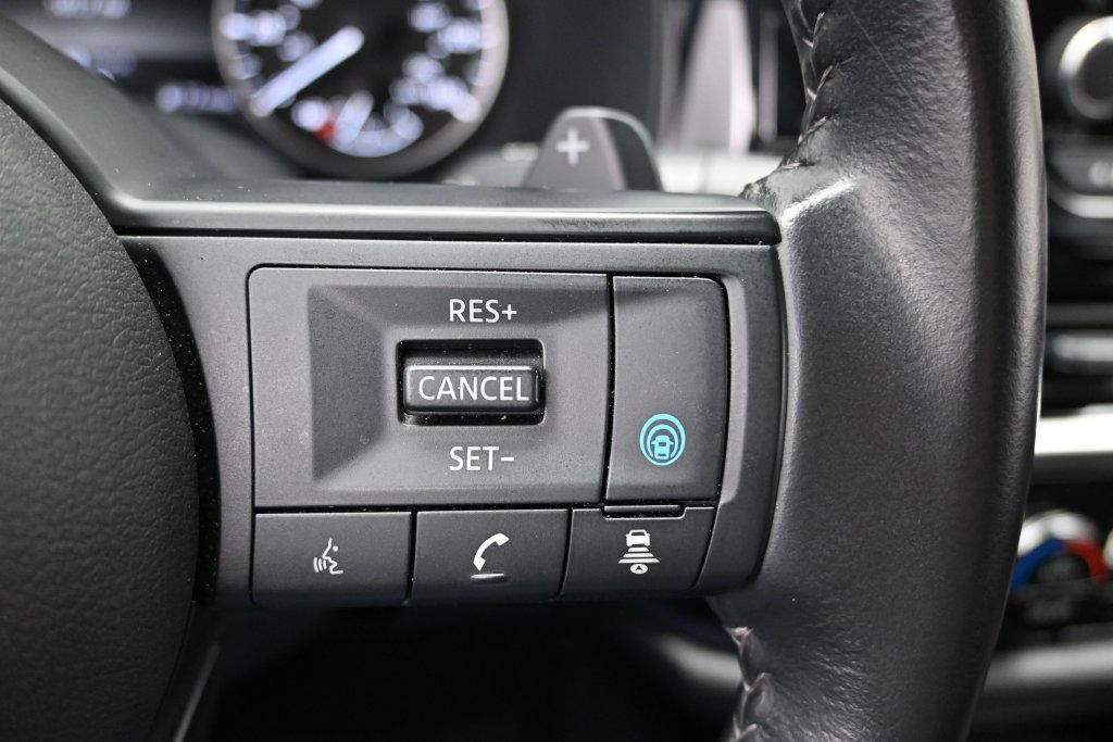 Used 2025 Nissan Pathfinder SV AWD/4WD image 21