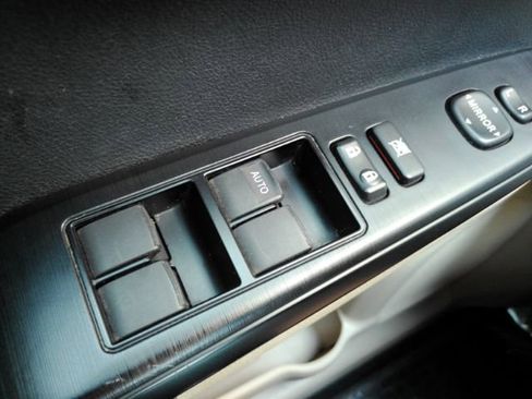 Used 2012 Toyota Camry LE FWD image 32
