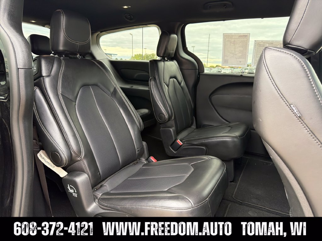 Used 2025 Chrysler Pacifica Select FWD image 36