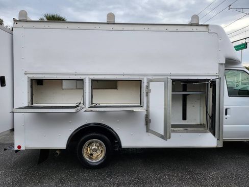 Used 2018 Ford E-350 and Econoline 350 Super Duty w/ Power Windows & Locks Group image 36
