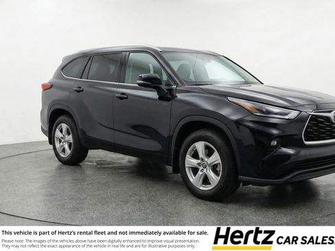 Used 2025 Toyota Highlander LE image 1