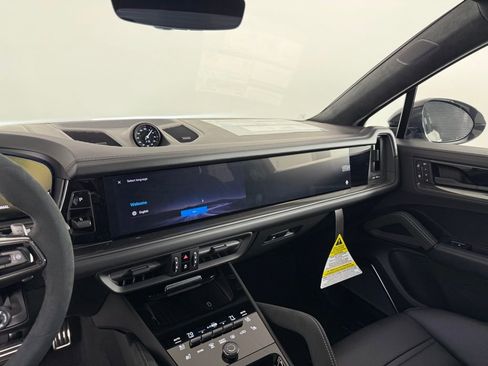 New 2026 Porsche Cayenne GTS image 26