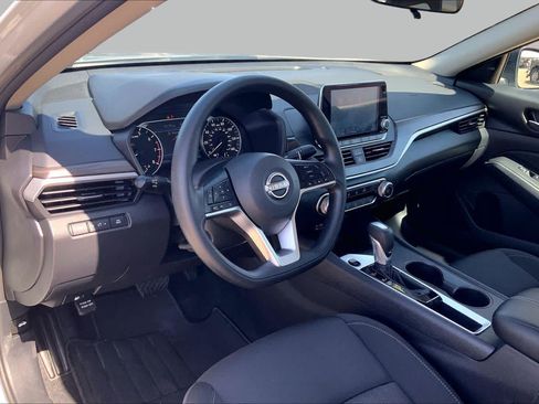 Used 2025 Nissan Altima 2.5 SV FWD image 18