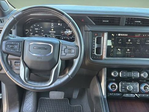 Used 2023 GMC Yukon Denali Ultimate AWD/4WD image 10