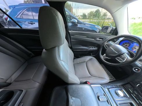 Used 2019 Chrysler 300 Touring w/ Sport Appearance Package RWD image 28