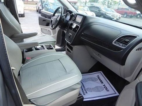 Used 2013 Chrysler Town & Country Touring w/ Trailer Tow Group image 18
