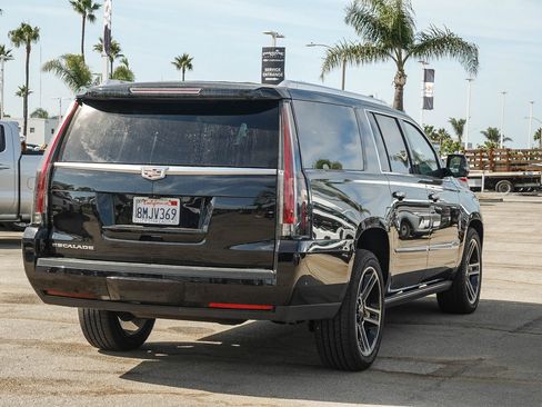 Used 2019 Cadillac Escalade ESV Platinum AWD/4WD image 4