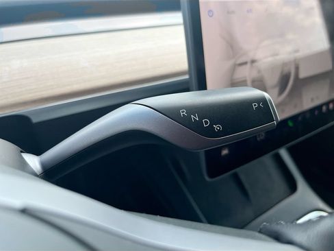 Used 2025 Tesla Model Y Long Range AWD/4WD image 16