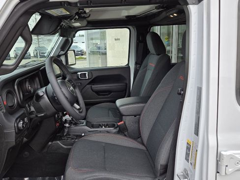 Used 2026 Jeep Wrangler Unlimited Rubicon AWD/4WD image 5