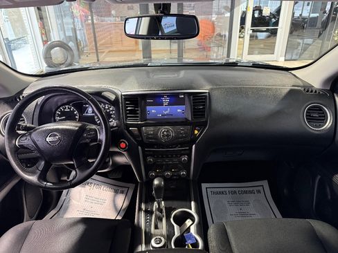 Used 2019 Nissan Pathfinder SV image 22