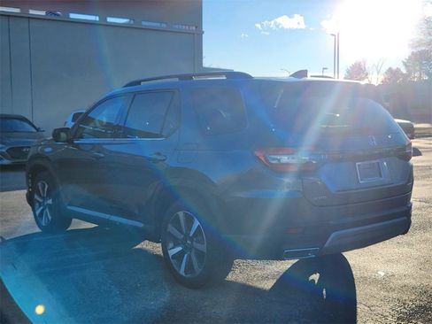 Used 2024 Honda Pilot Touring image 3