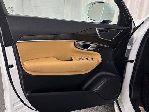 Used 2018 Volvo XC90 T6 Momentum w/ Convenience Package image 8