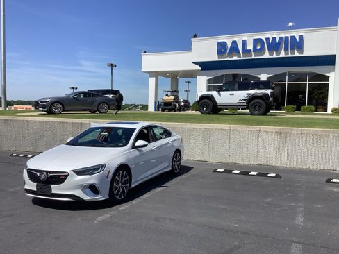 Used 2018 Buick Regal GS w/ Driver Confidence Package #2 AWD/4WD image 3