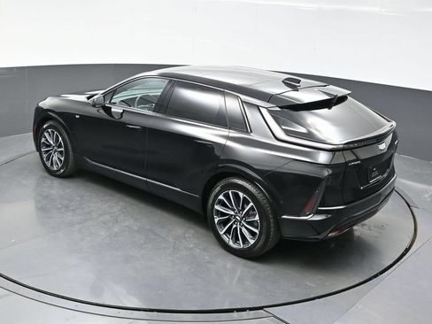 Certified 2025 Cadillac Lyriq Luxury AWD/4WD image 37