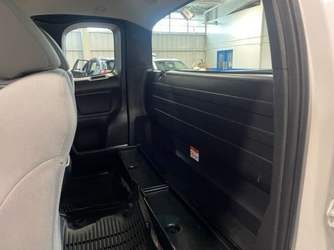 Used 2017 Toyota Tacoma SR image 19