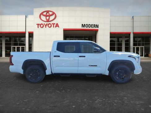 Used 2023 Toyota Tundra SR5 w/ SR5 Convenience Package RWD image 7