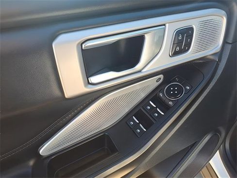 Used 2020 Ford Explorer Platinum w/ Premium Technology Package image 23