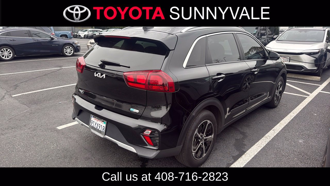 Used 2022 Kia Niro LXS w/ Digital Cluster Package FWD image 2