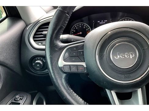 Used 2018 Jeep Renegade Latitude w/ Cold Weather Group AWD/4WD image 27
