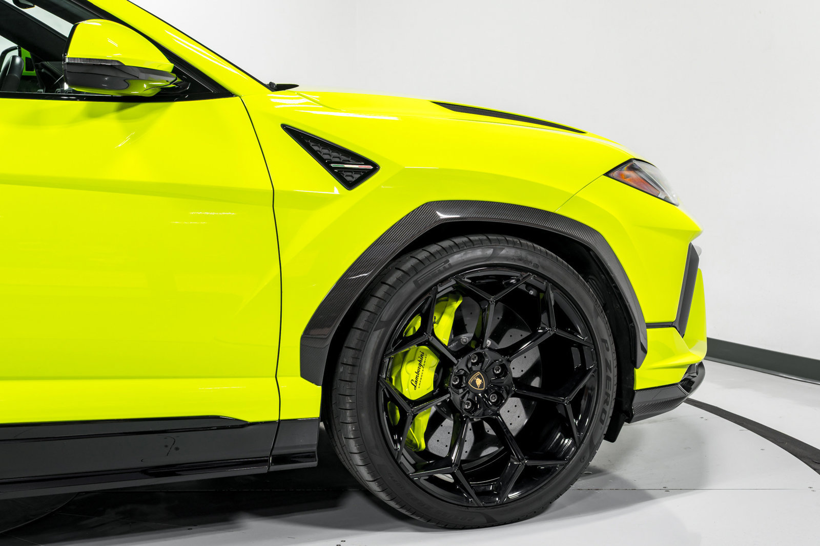 Used 2024 Lamborghini Urus Performante AWD/4WD image 55
