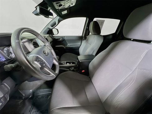 Used 2018 Toyota Tacoma TRD Off-Road image 19