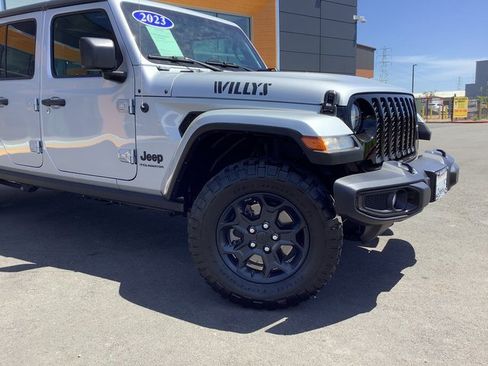 Used 2023 Jeep Gladiator Willys image 3